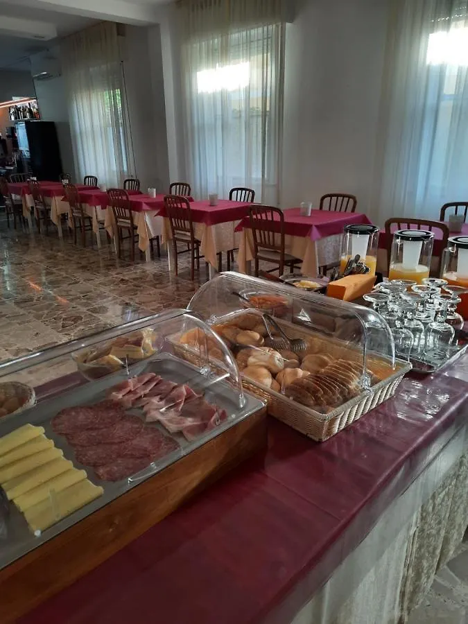 Hotel Barbiani Riccione 2*,