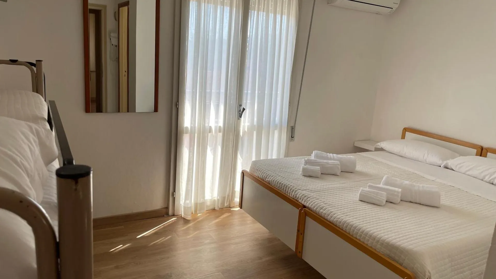 **  Hotel Barbiani Riccione Italien